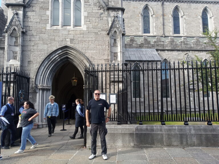 En Irlanda, delante de la catedral de San Patricio.